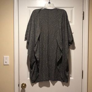 Short sleeve gray layering top